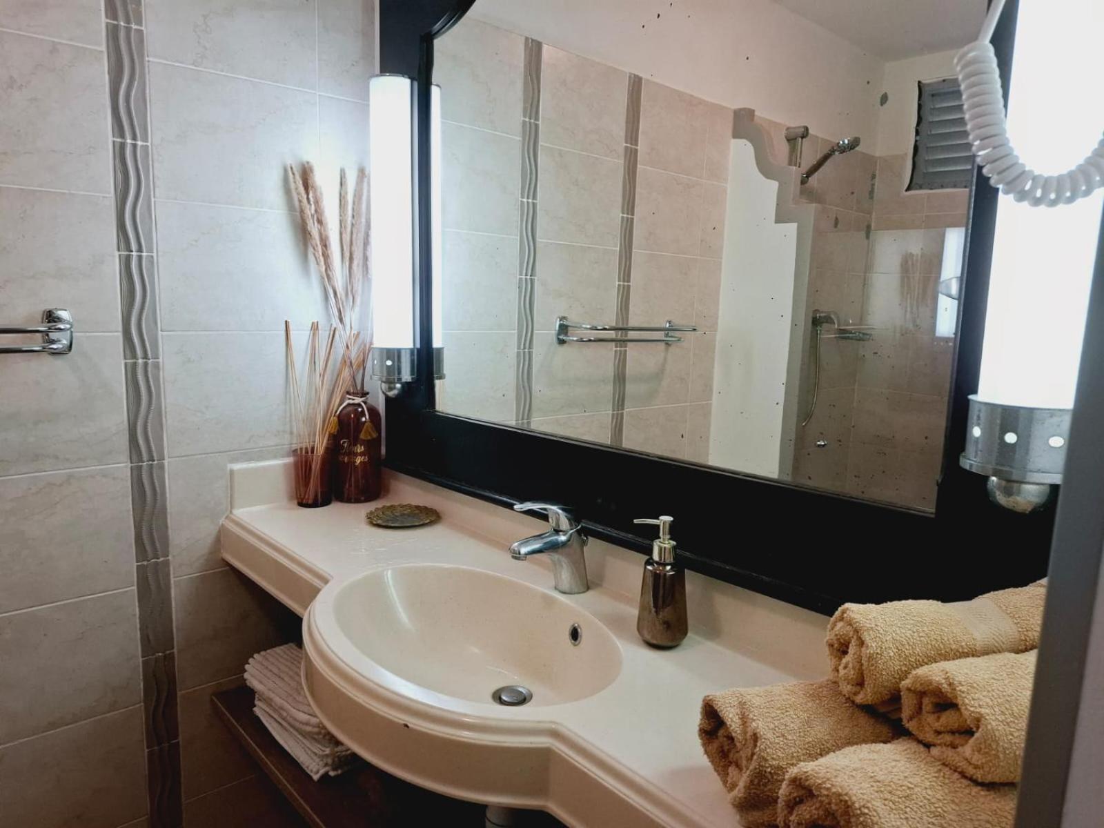 Suite 4 Pers Dans Village Vacances Sainte-Anne  Buitenkant foto